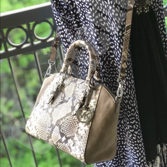 Michael Kors Medium Ciara - Picture 2 of 8